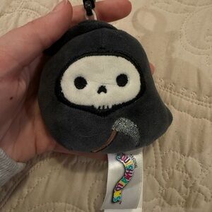 Otto Squishmallow clip